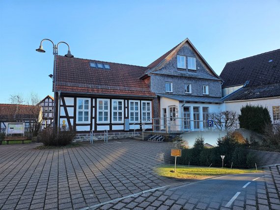 2026_RathausMitSchild